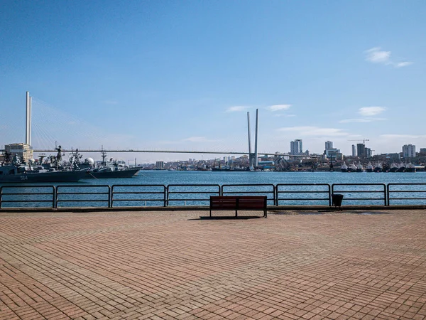 Sea Sea View Bridge Ships Standing Nearby Russia City Vladivostok — Stock Photo, Image