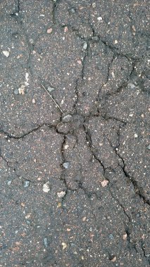 Bitumen Crack. Dikey Soyut Kavram. Gri 