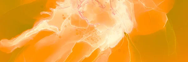Splash trasparente. Flusso opere d'arte. Contesto artistico. Spruzzi trasparenti arancioni. Un vortice trasparente. Effetto marmo. Composizione dell'inchiostro dell'alcool. Elemento arancione. — Foto Stock
