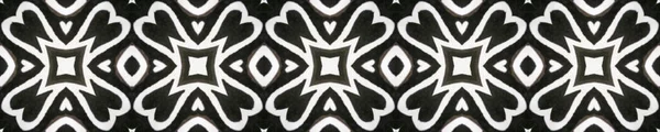 민족적 패턴. Ikat 디자인을 추상화 한다. 흑백 흑백 흑백의 단조없는 조각이다. 정기 장식을 반복 한다. 러시아 디자인 부. 종족 공예인들이 무늬를 만들다. — 스톡 사진