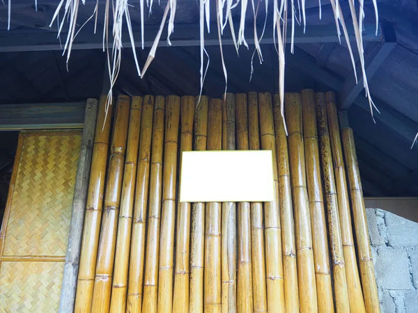 Cartel Blanco Blanco Pared Una Casa Bambú Espacio Para Tex —  Fotos de Stock