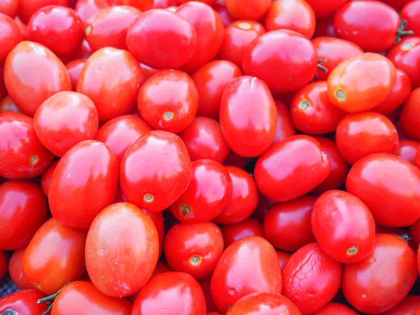 Haufen Kartoffeln Auf Bananenblättern Zum Verkauf Auf Dem Markt Konzept — Stockfoto