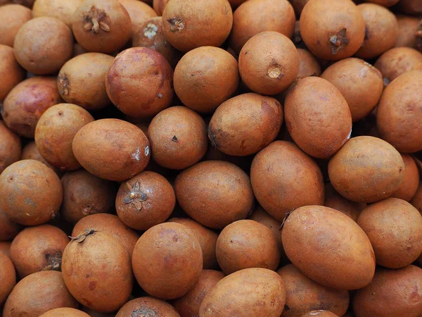 Haufen Von Sapodilla Früchten Zum Verkauf Auf Dem Markt Süßer — Stockfoto