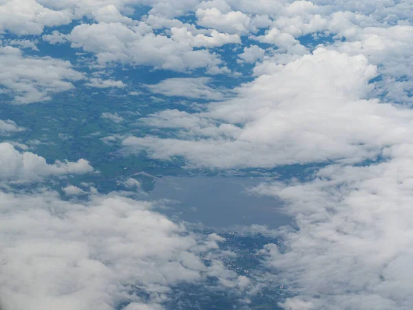 Вид Повітря Хмарний Пейзаж Який Видно Крізь Вікно Літака Простір — стокове фото