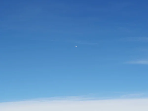 Flygfoto Över Molnlandskap Sett Genom Flygplansfönstret Plats För Text — Stockfoto