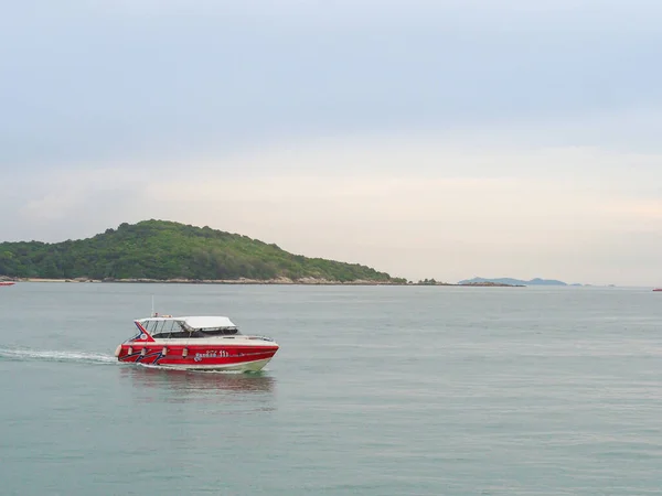 Barco Rojo Mar Paisaje Hermosa Naturaleza Mar Phuket Tailandia Espacio —  Fotos de Stock