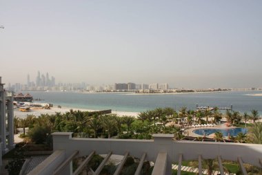 Palm Jumeirah 'daki otelden Dubai marinasına bakın.