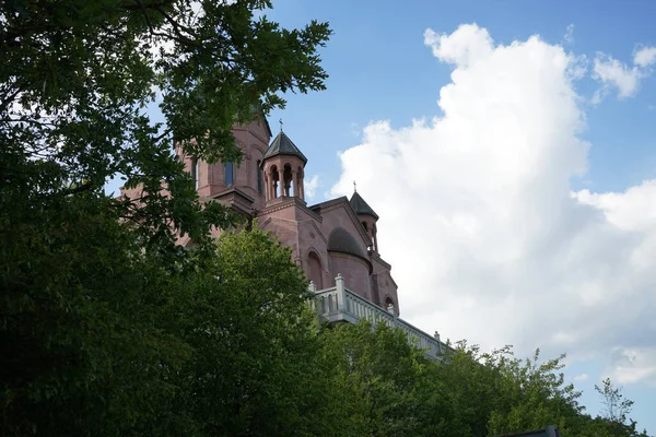 Hermosa Arquitectura Iglesia Cristiana Armenia Construida Una Zona Montañosa Terreno —  Fotos de Stock