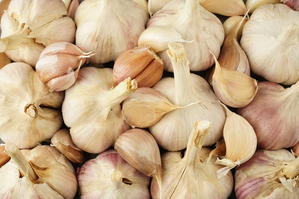 Whole Heads Cloves Garlic Lie Tightly Together Background — Stock Photo, Image