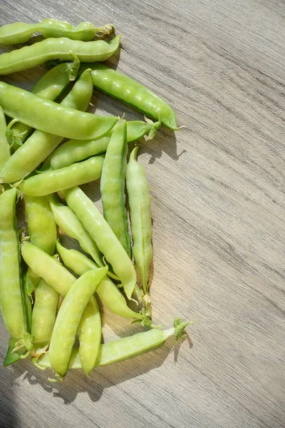 Ervilhas Verdes Frescas Estão Mesa Comida Para Vegetarianos Dieta Alimentar — Fotografia de Stock
