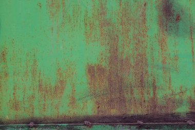 Soyulmuş boya ve paslı metanın geçmişi. Küçük siyah noktalar ve çizikler. Metal aşınma, soyut arkaplan, fotoğraf için doku, metale karşı dikkatsiz bir tutumun sonucu.