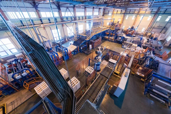 Equipo de la industria de producción de fibra de vidrio en el fondo de fabricación — Foto de Stock