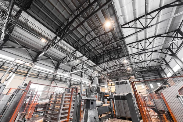 Equipamento da indústria de produção de fibra de vidro no fundo de fabricação — Fotografia de Stock