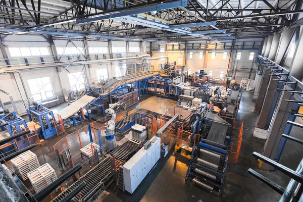 Equipo de la industria de producción de fibra de vidrio en el fondo de fabricación —  Fotos de Stock