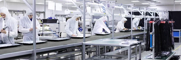 Minsk, Belarus - 08 Mayıs 2018: Toplu televizyonlar için atölye