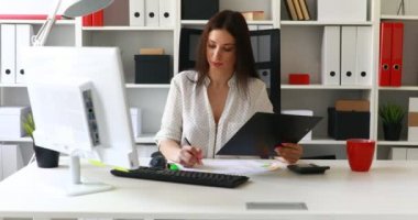 işkadını ışık Office belgeleriyle çalışma