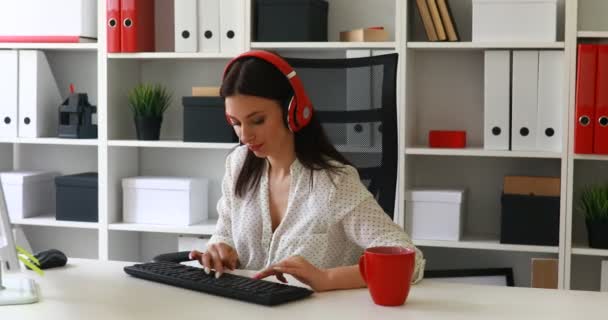 Businesswoman Listening Music Typing Keyboard — Stock Video