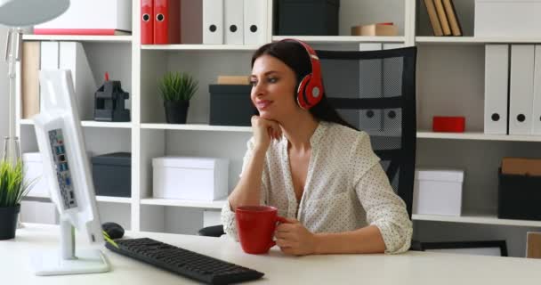 Businesswoman White Blouse Listening Music Looking Monitor — Stock Video