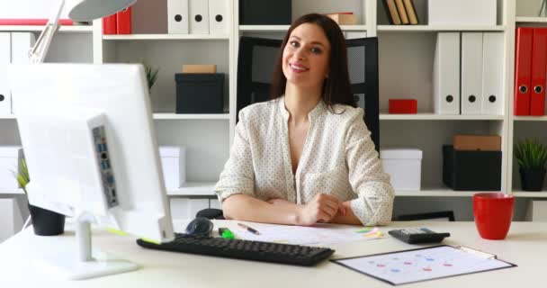 Brunette Businesswoman Marking Documents Looking Camera — Stock Video