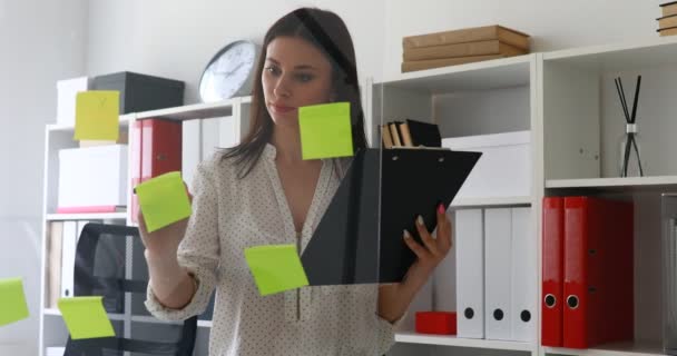 Businesswoman Marking Sticky Notes Glass Wall — Stock Video
