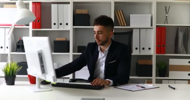 Young Businessman Working Computer Drinking Coffee — Stock Video