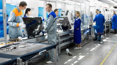 Minsk, Belarus - 08 Mayıs 2018: Toplu televizyonlar için atölye