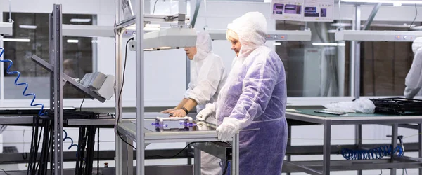 Minsk, Belarus - 08 Mayıs 2018: Toplu televizyonlar için atölye