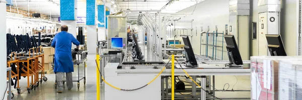 Minsk, Belarus - 08 Mayıs 2018: Toplu televizyonlar için atölye