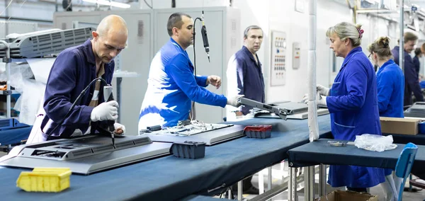 Minsk, Belarus - 08 Mayıs 2018: Toplu televizyonlar için atölye