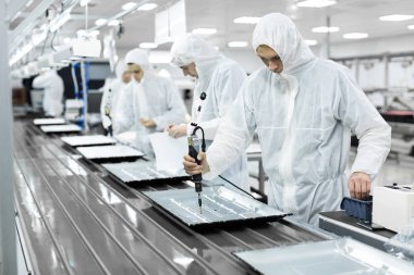 Minsk, Belarus - 08 Mayıs 2018: Toplu televizyonlar için atölye