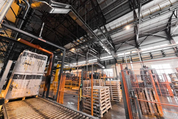 Glasvezel productie industrie apparatuur bij fabricage achtergrond, brede-focus lens — Stockfoto