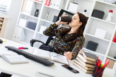 parlak Office fincan kahve içmek işkadını 