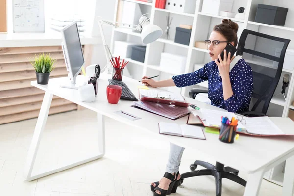 Succesvolle Zakenvrouw Die Kantoor Werkt — Stockfoto