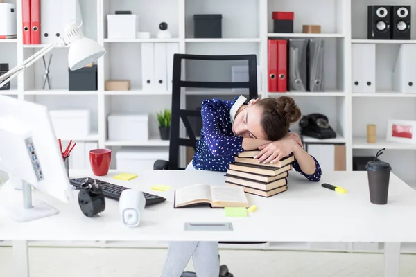 Mujer Negocios Cansada Trabajando Oficina — Foto de Stock