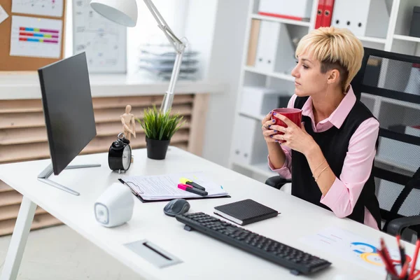 Young Businesswoman Table Office Coffee Cup — Stock Photo, Image