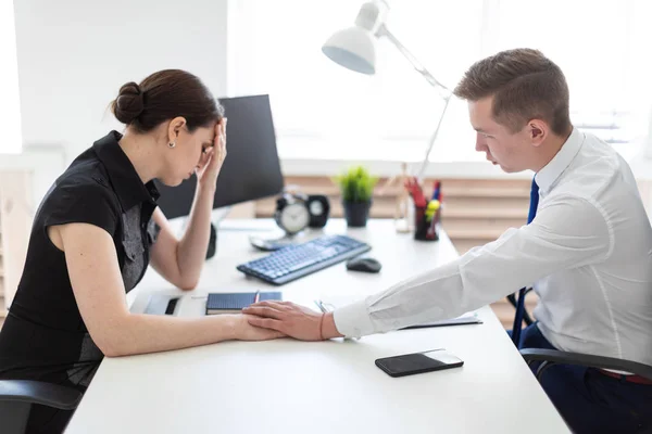 Consultoría Economista Cliente Frustrado Oficina Brillante — Foto de Stock