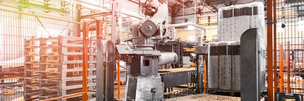 Equipo de la industria de producción de fibra de vidrio en el fondo de fabricación — Foto de Stock