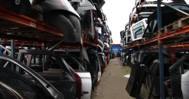 Racks com autopeças . — Vídeo de Stock