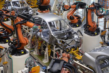 Konveyör üstten görünüm araba gövdesi. Modern otomobil fabrikasında montaj. Araba vücut otomatik oluşturma işlemi
