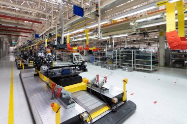 Araba vücudun transferini. Robot tcar Meclisi olmasını sağlamaktadır. Modern araç montaj fabrikası'nda
