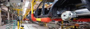 Otomotiv üretim hattı. Uzun biçimi. Geniş açı bakış bitki otomotiv sektörünün. Büyük başlık olarak kullanılabilir
