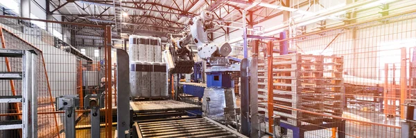 Equipo de la industria de producción de fibra de vidrio en el fondo de fabricación — Foto de Stock