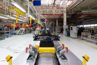 Araba vücudun transferini. Robot tcar Meclisi olmasını sağlamaktadır. Modern araç montaj fabrikası'nda