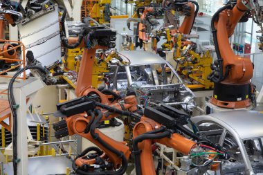 Konveyör üstten görünüm araba gövdesi. Modern otomobil fabrikasında montaj. Araba vücut otomatik oluşturma işlemi