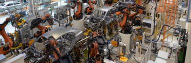 araba gövdesi kaynak. Otomotiv üretim hattı. uzun biçimi. Geniş çerçeve
