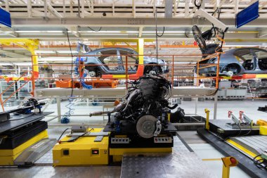 Araba vücudun transferini. Robot tcar Meclisi olmasını sağlamaktadır. Modern araç montaj fabrikası'nda