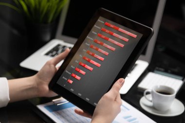 Tablet finansal belgeler özgeçmişlerine holding yakın çekim eller