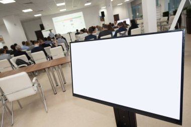 Geliştirme planı organizasyon kitleye karşı inconference odası gösteren monitör. Analiz iş, istatistik kavram