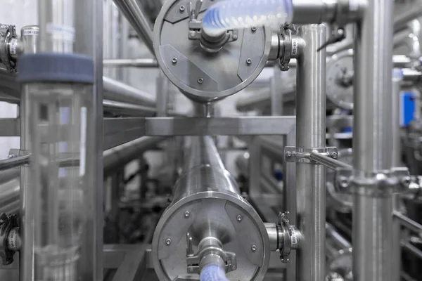 Moderne industrie apparatuur bij fabriek vervaardiging achtergrond — Stockfoto
