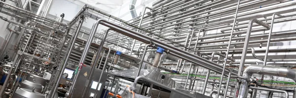 Equipment, cables and piping found inside of modern industrial power plant — Stock Photo, Image